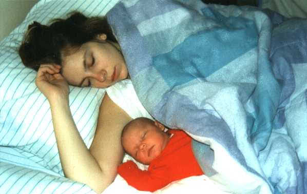 baby sleep with mom